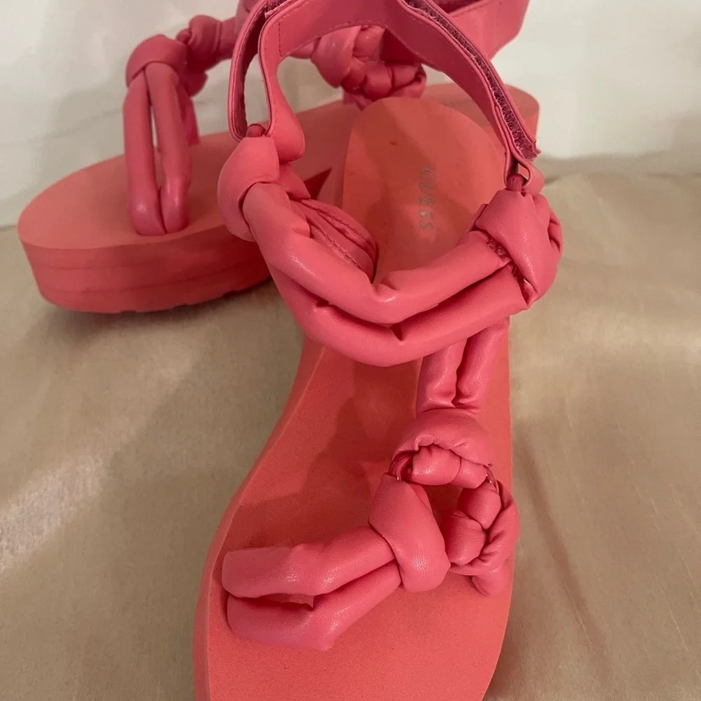 Guess chic pink